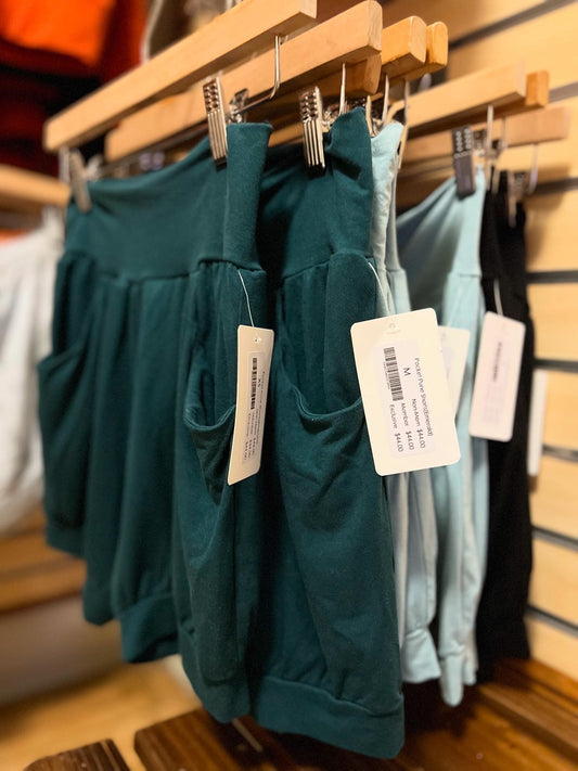 Pocket Yoga Shorts - Deep Emerald (Refibra™ TENCEL™ Blend)