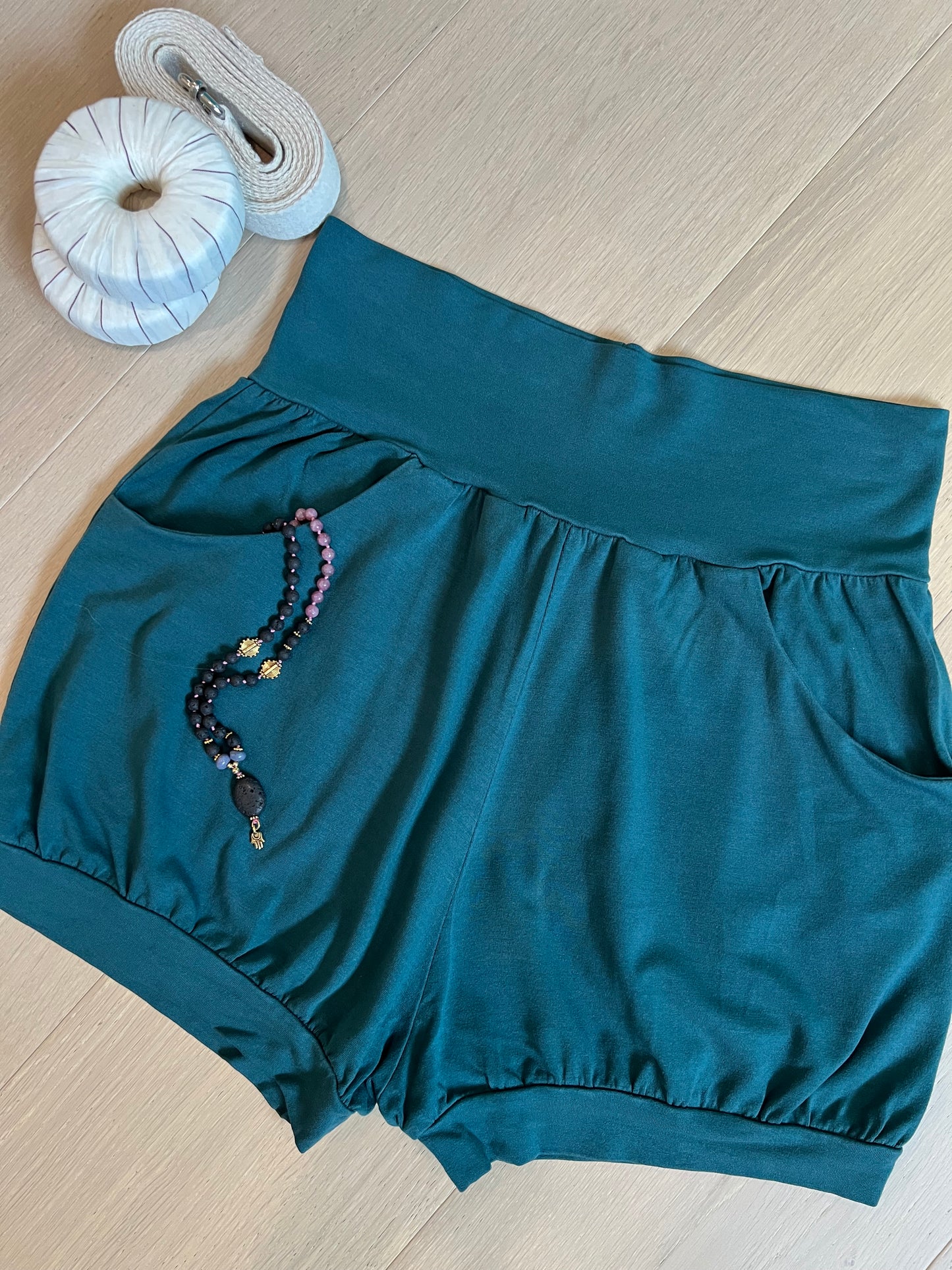 Pocket Yoga Shorts - Atlantic (Refibra™ TENCEL™)