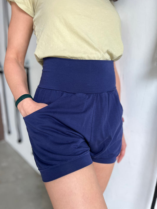 Pocket Yoga Shorts - Eclipse (Refibra™ TENCEL™)