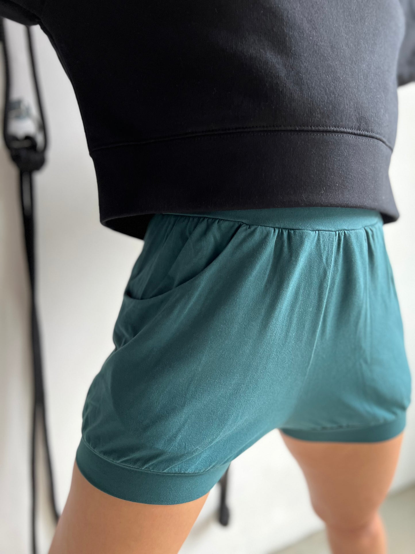 Pocket Yoga Shorts - Atlantic (Refibra™ TENCEL™)