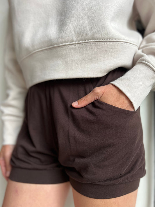 Pocket Yoga Shorts - Dark Chocolate (Refibra™ TENCEL™)