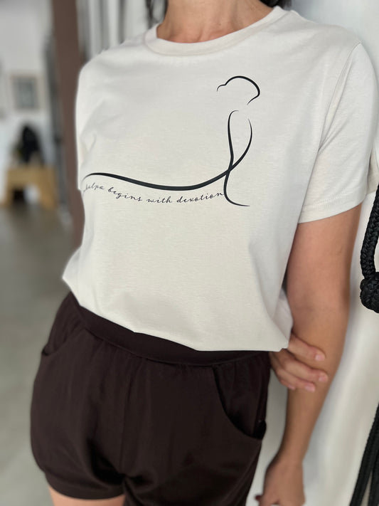 Sankalpa begins with devotion - Crewneck T-shirt (Bone)