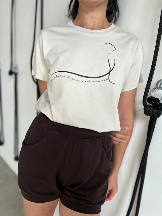 Sankalpa begins with devotion - Crewneck T-shirt (Bone)