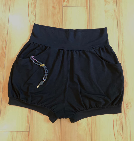 Pocket Yoga Shorts - Black (Refibra™ TENCEL™ Blend)
