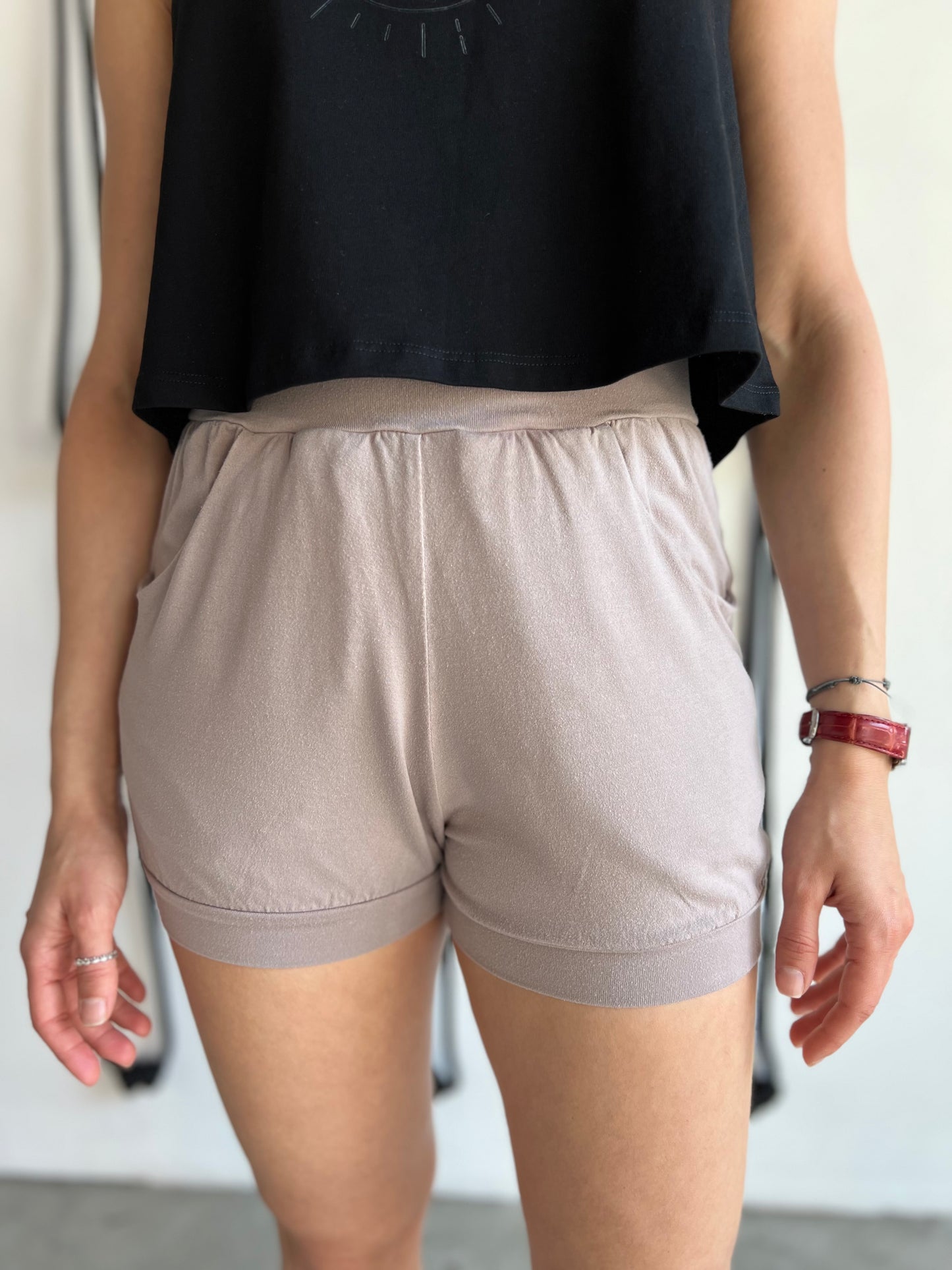 Pocket Yoga Shorts - Taupe (Refibra™ TENCEL™ Blend)