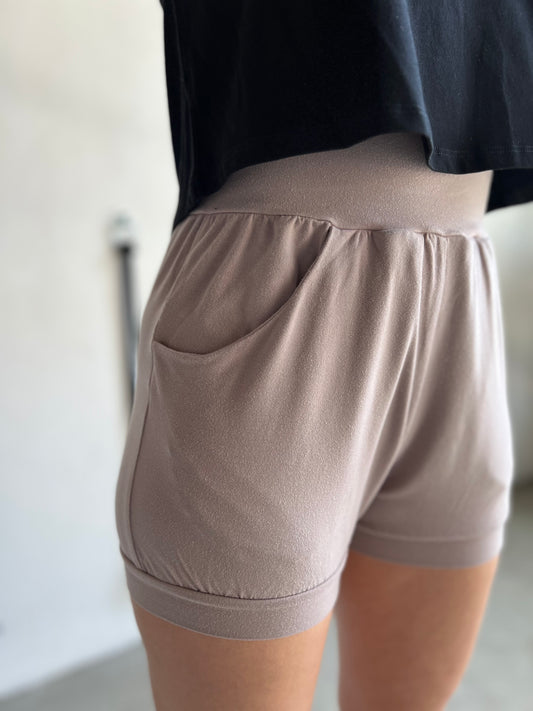 Pocket Yoga Shorts - Taupe (Refibra™ TENCEL™ Blend)