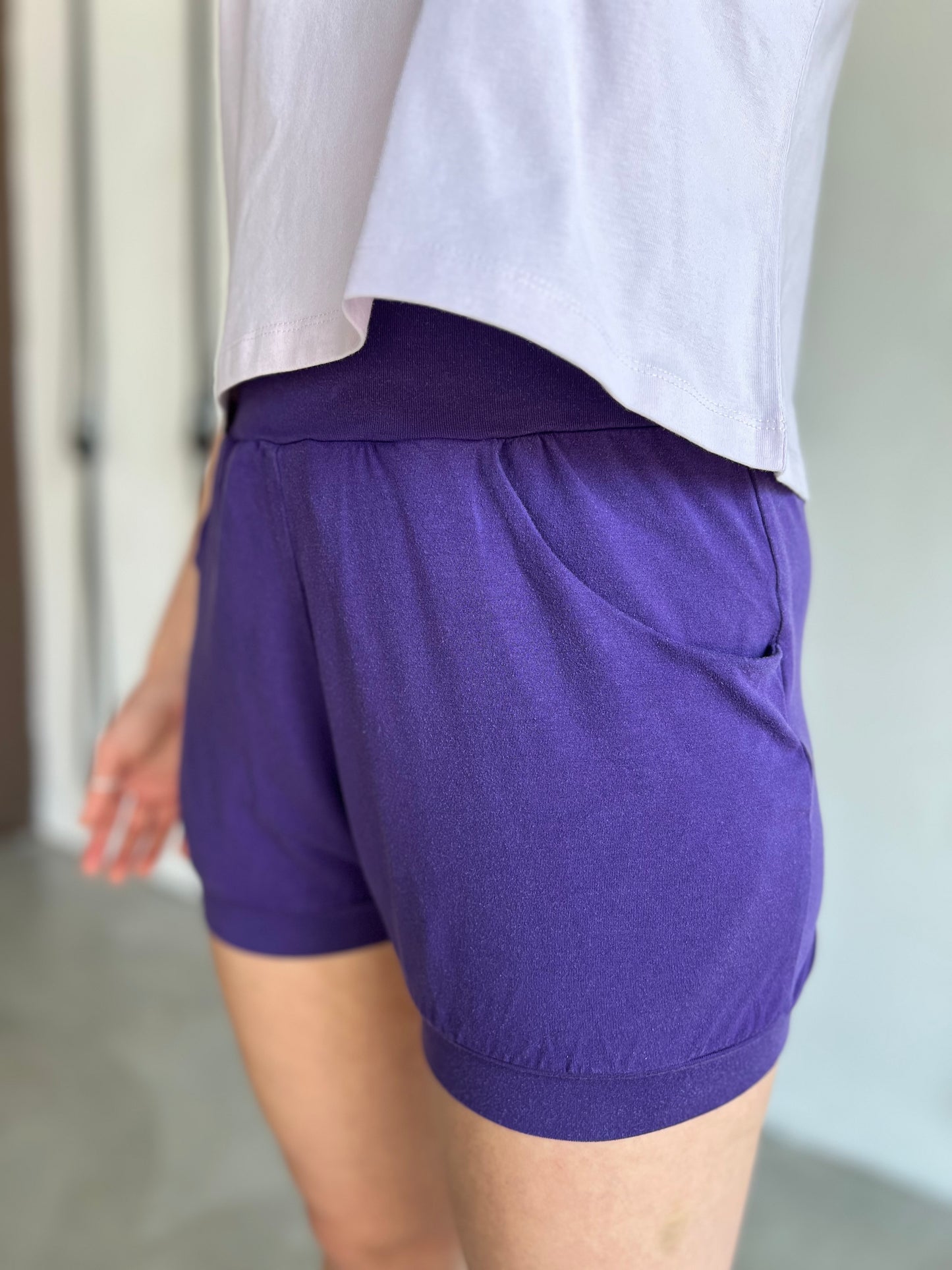 Pocket Yoga Shorts - Deep Purple (Refibra™ TENCEL™)