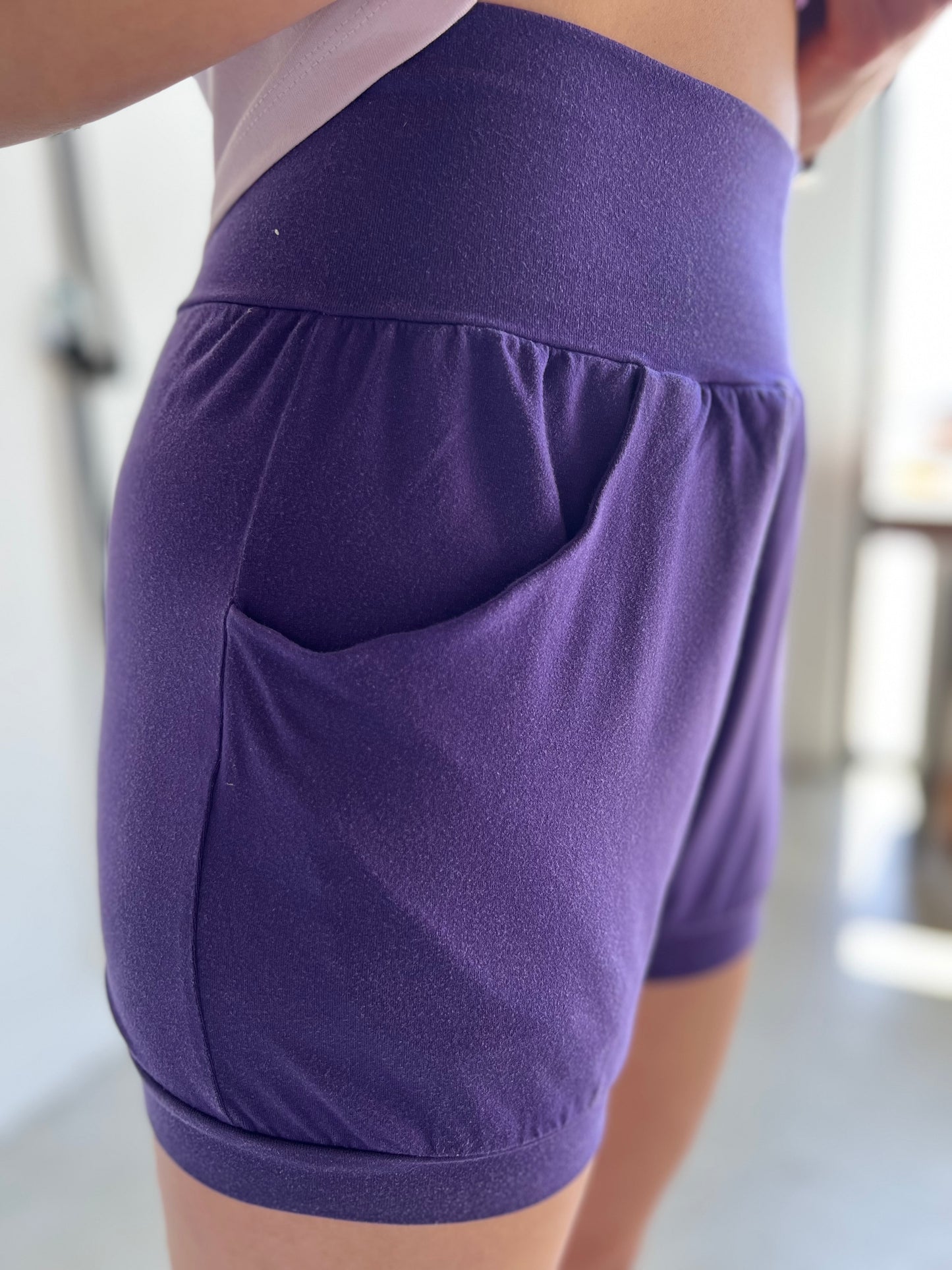 Pocket Yoga Shorts - Deep Purple (Refibra™ TENCEL™)